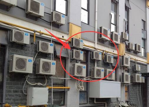 一旦發(fā)現(xiàn)工人這樣安裝空調(diào)室外機(jī)，馬上讓他停工，否則后悔的是你！